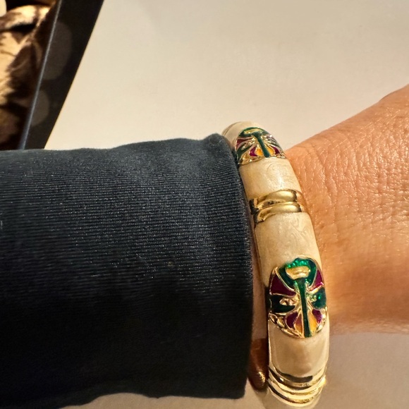 Jiu Long Xing Enamel Clamper Bracelet - Picture 9 of 10